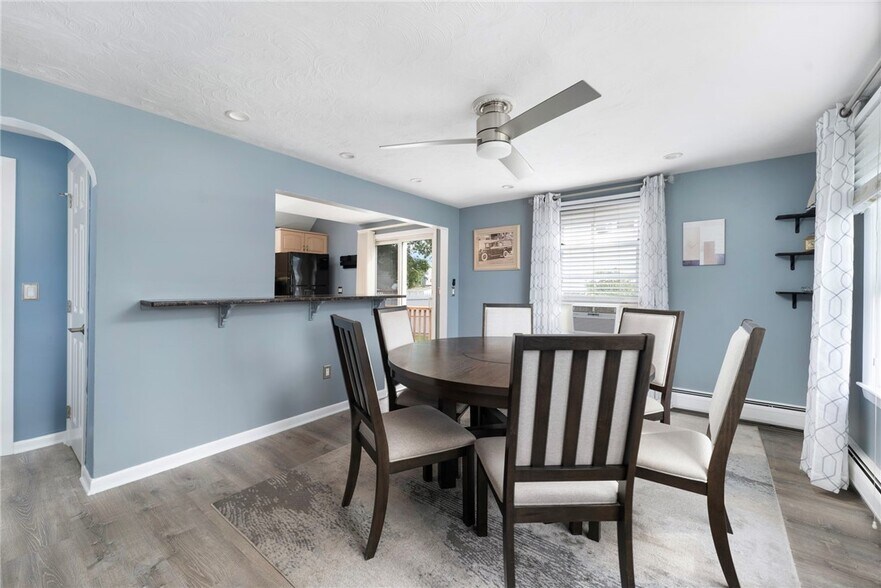 Living room - 118 Airway Rd