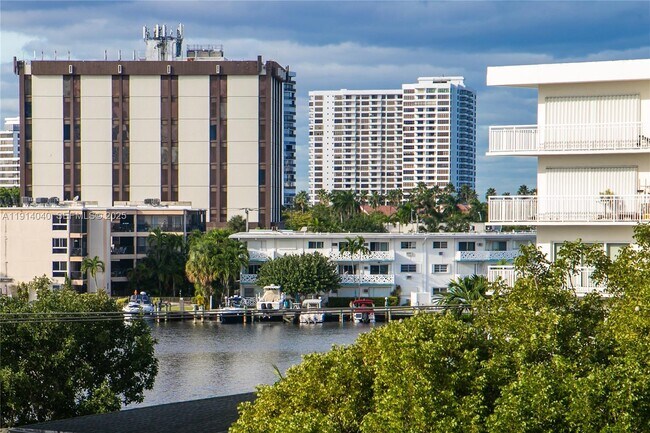 Building Photo - 137 Golden Isles Dr