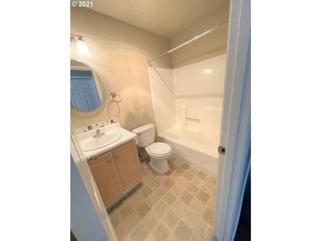 Building Photo - 2 Bedroom 2 Bathroom Ground Floor Condo in Murrayhill