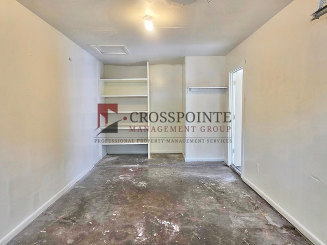 Building Photo - Tour Today! 3 Bedroom, 2 Bathroom Unit!