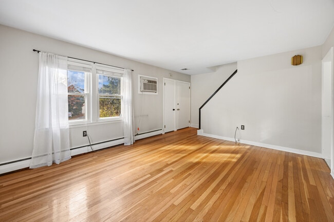 Building Photo - 678 Bartholomew Rd