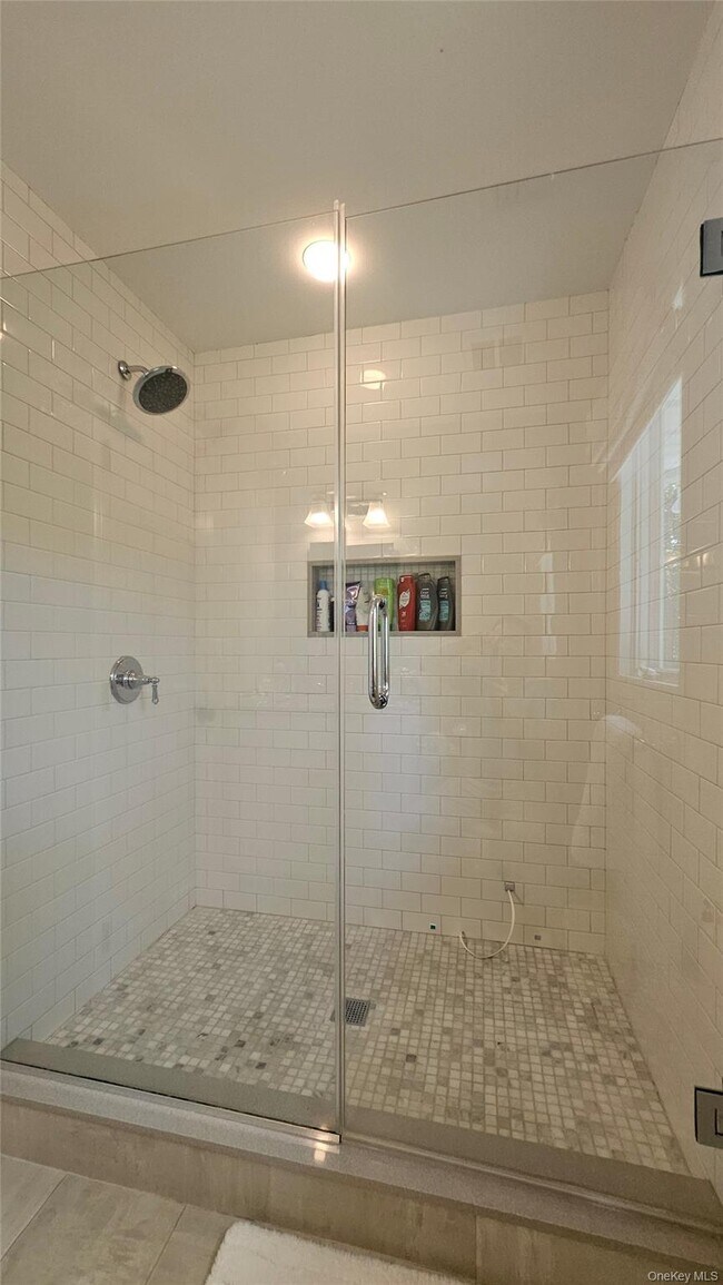 Building Photo - 11 John St