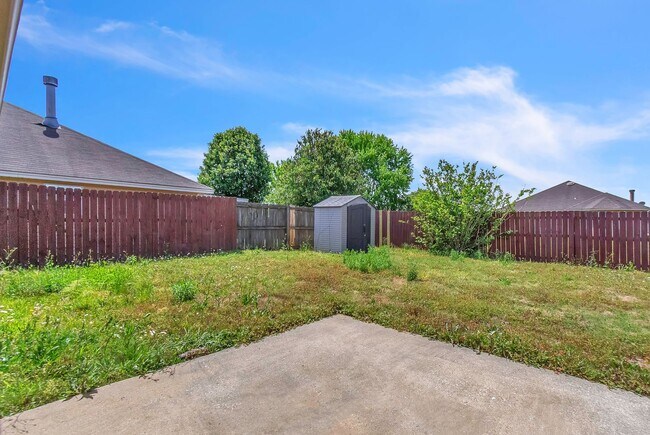 Building Photo - ** 3 Bed 2 Bath located in Cotton Lakes ** Call 334-366-9198 to schedule a self tour