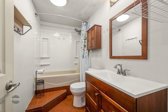 Building Photo - Bright Anchorage Home in Prime Location