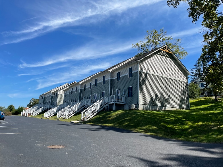 Building Photo - 305 2nd St