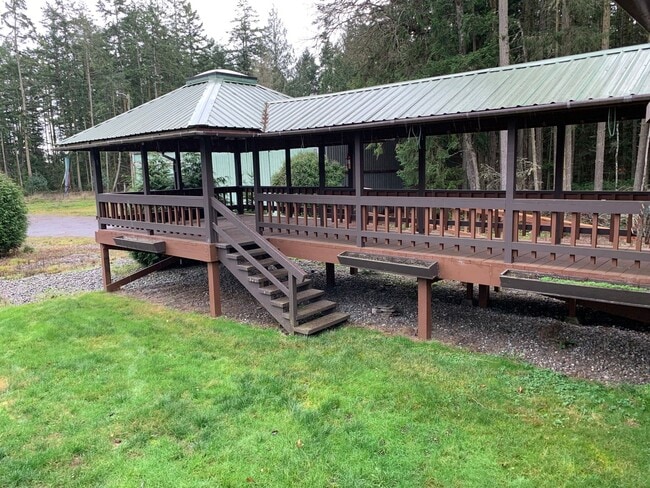 Building Photo - **Daisey King **