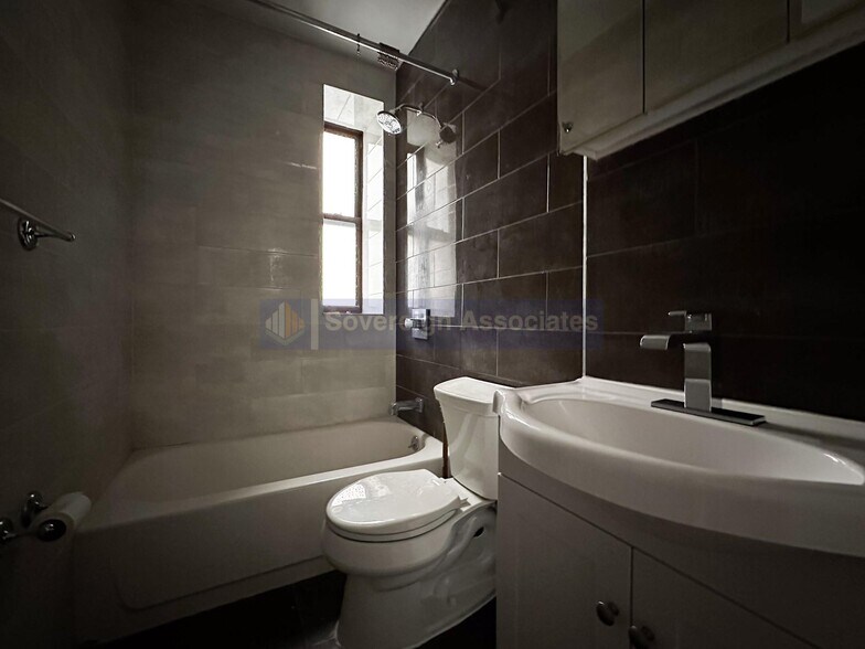 Building Photo - 540 W 158th St