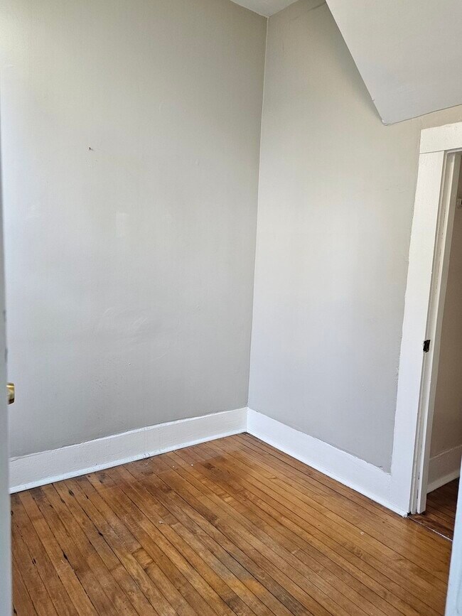 Building Photo - 1025 W Cullerton St