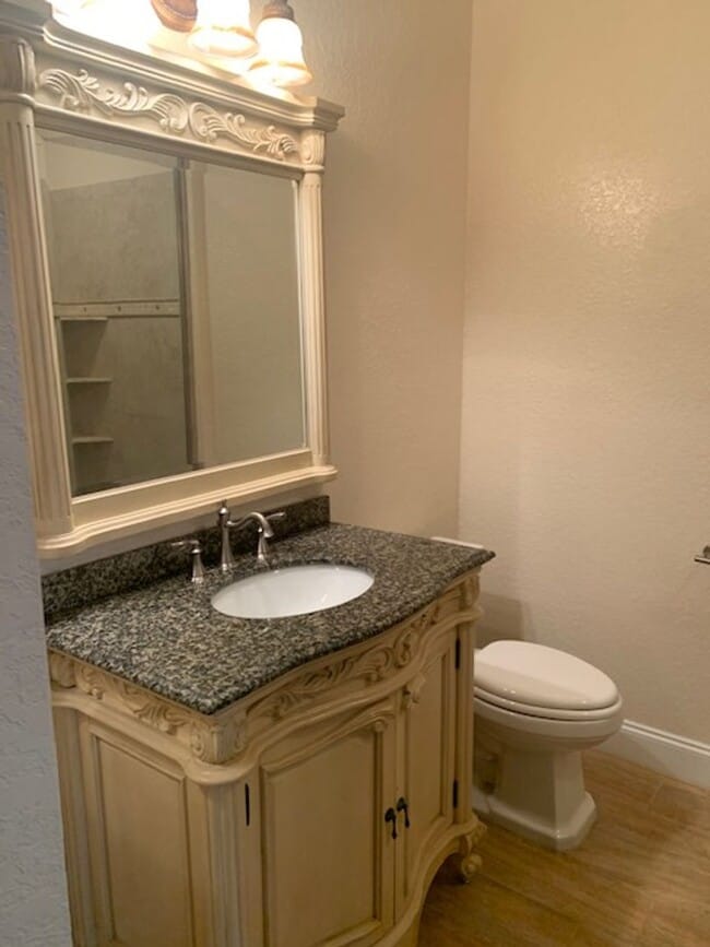 Building Photo - Gorgeous!! Must see 2x2 fully renovated co...