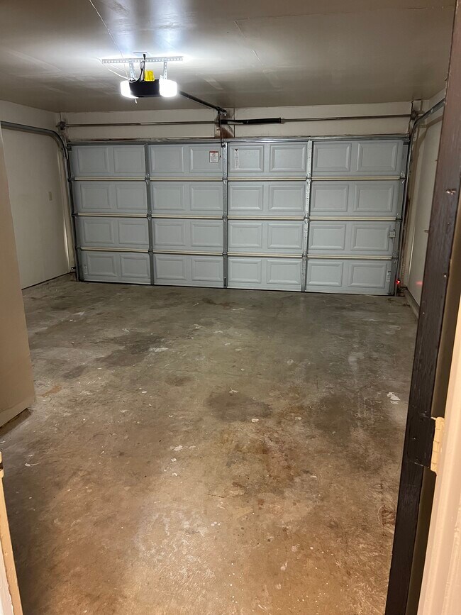 Building Photo - 9713 Village Briar