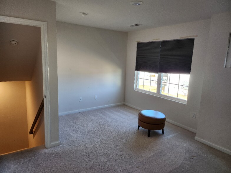 Building Photo - 120 Aleppo Ln