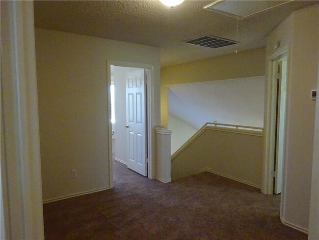 Building Photo - 1908 Lantana Dr