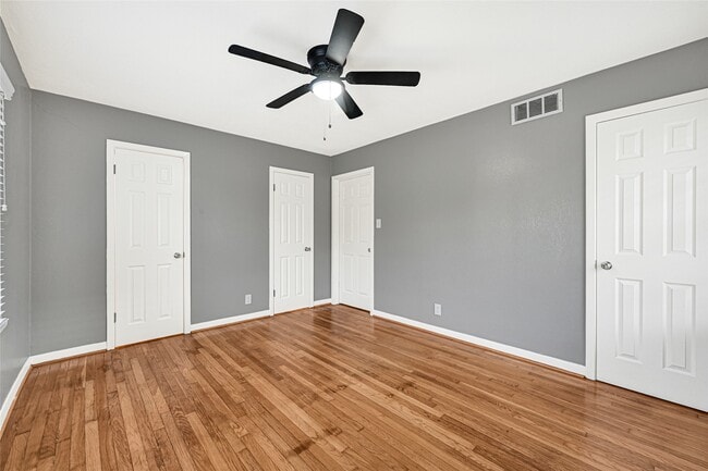 Building Photo - 1853 Huge Oaks St