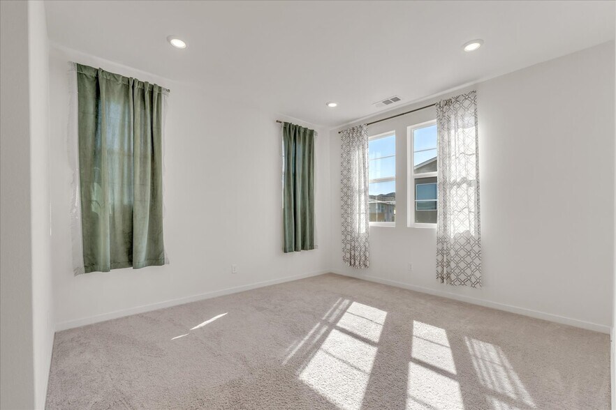 Building Photo - 27116 Valley Oak Pl