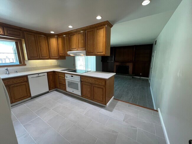 Building Photo - 2335 Shannon Ln
