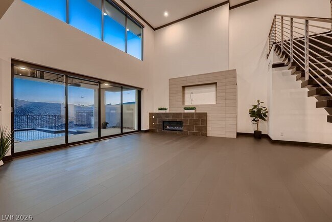 Building Photo - 917 Vegas View Dr