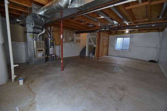 Building Photo - 3 Bed 2 Bath Ranch with Unfinished Basemen...