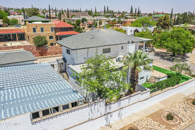 Building Photo - 1701 Elm St