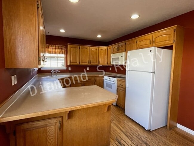 Building Photo - Lovely 3 bedroom home available!  Sequiota...