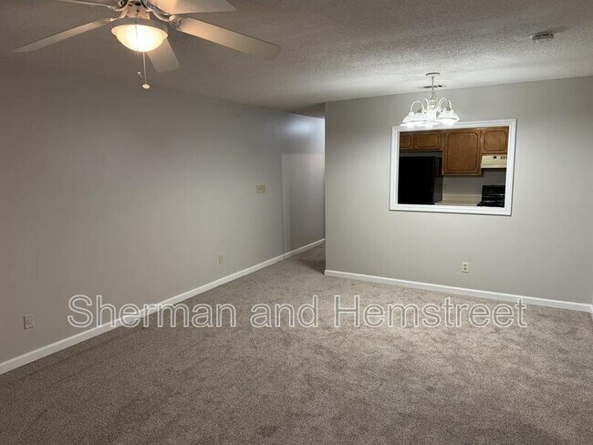 Building Photo - 520 Commons Dr