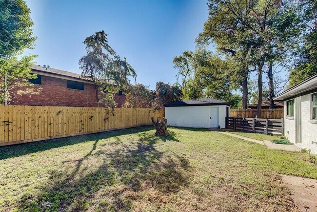 Building Photo - 207 Betral St