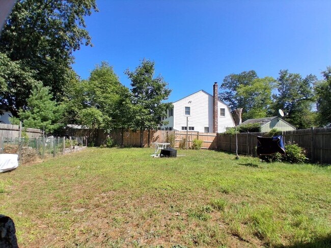 Building Photo - 76 E Shore Rd