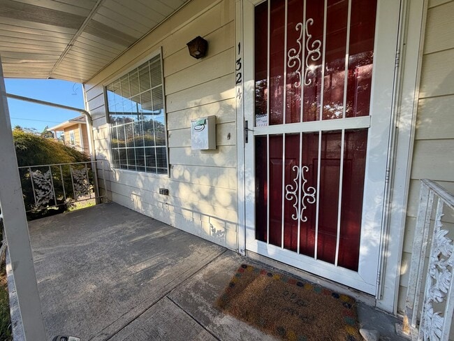 Building Photo - 1324 SW Levens St