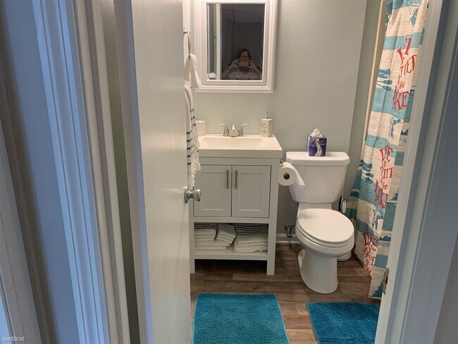 Building Photo - 2 br, 1 bath House - 157 Forest Ct Unit B