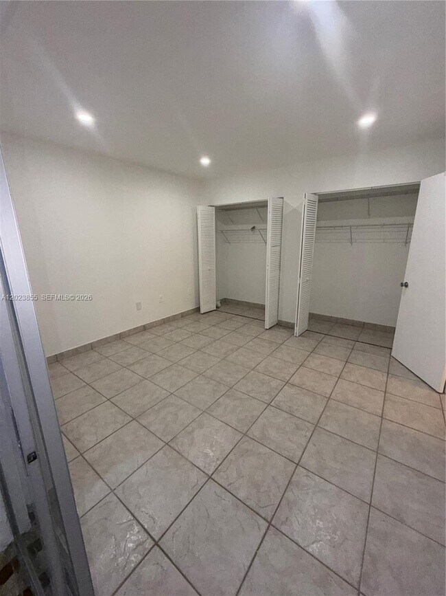 Building Photo - 750 NW 43rd Ave