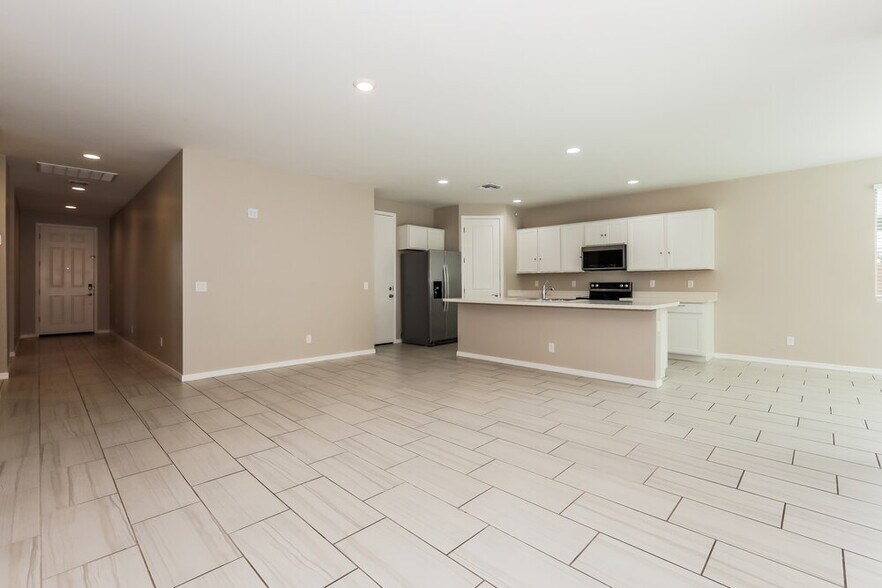 Building Photo - 9259 E Static Ave