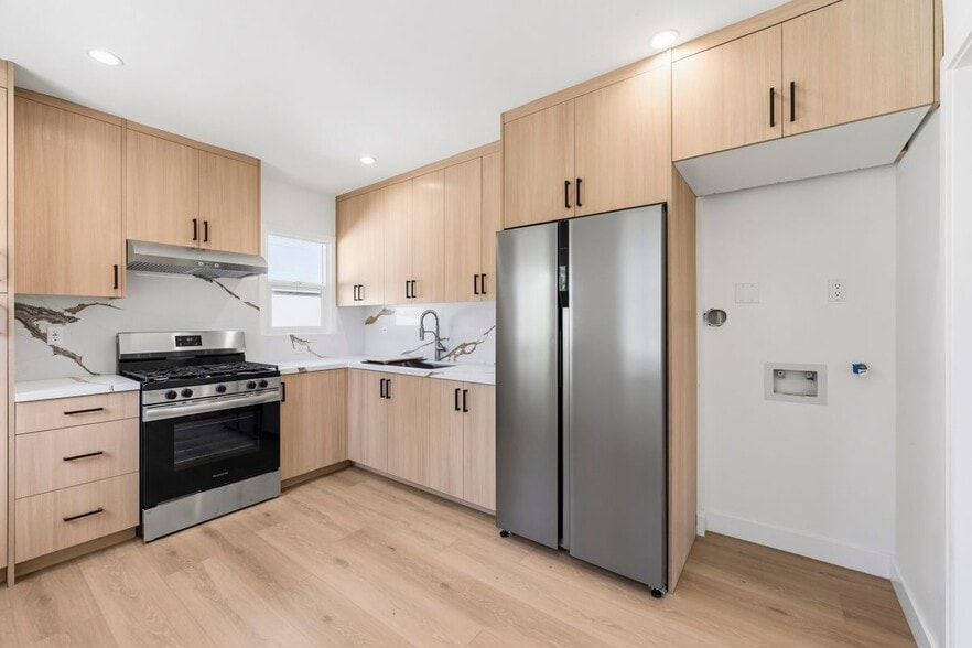 Building Photo - 2819 Sycamore Ave