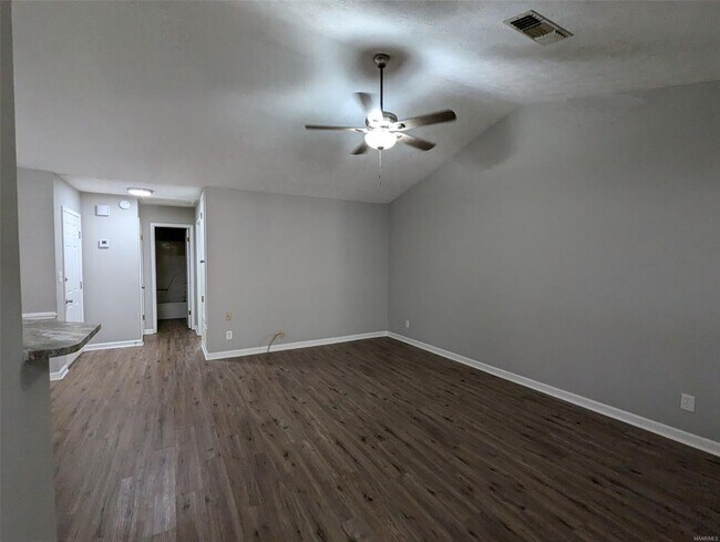 Building Photo - 536 Hollow Wood Rd