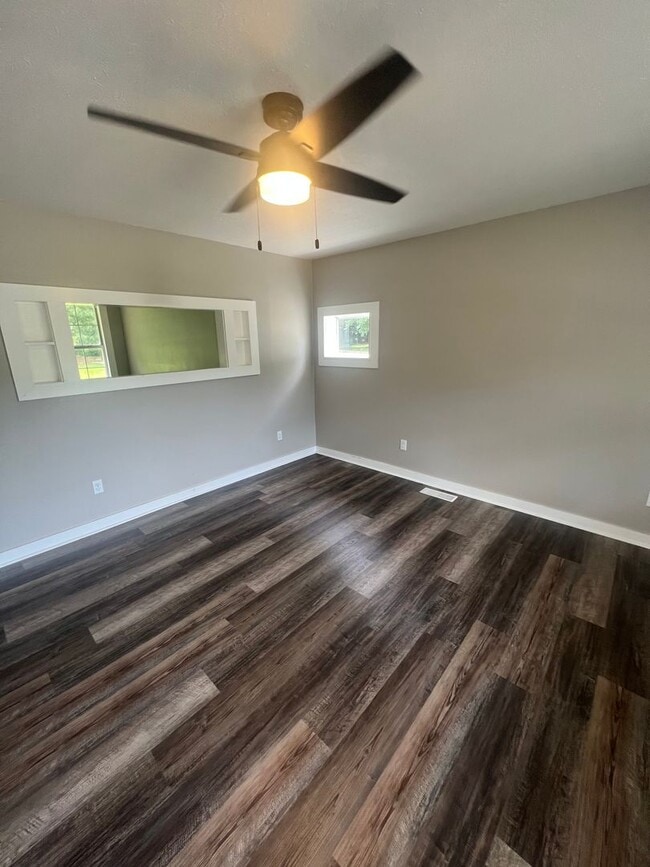 Building Photo - Charming Home in Ideal Location!