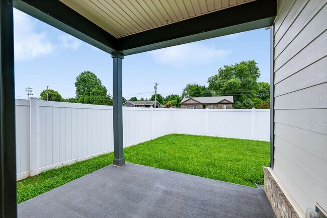 Building Photo - Beautiful 4 Bedroom, 3 Bath Home + Bonus - Available in Smyrna!