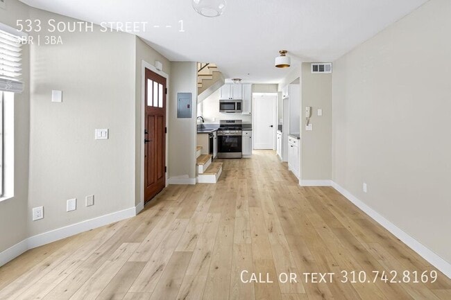 Building Photo - 533 South St