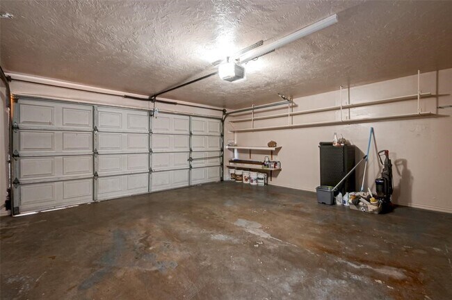 Building Photo - 1926 Augusta Dr