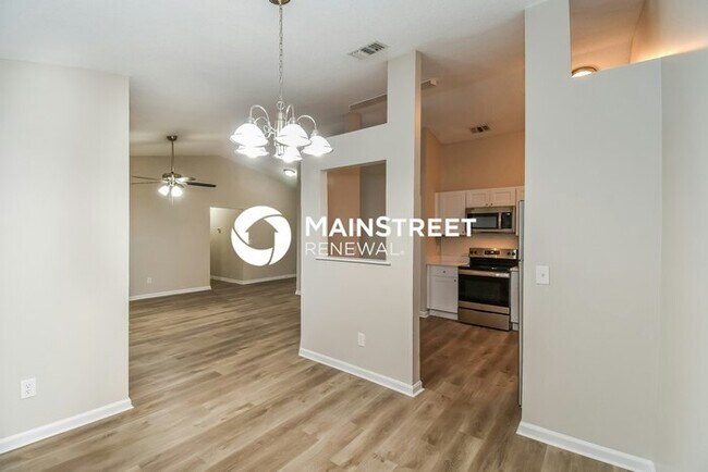 Building Photo - 3 Bedroom Pet-Friendly Home in Jacksonville, FL with Main Street Renewal