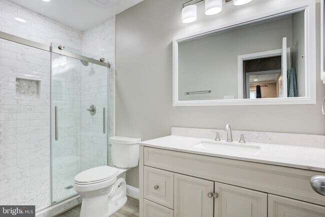 Building Photo - 273 S Pickett St