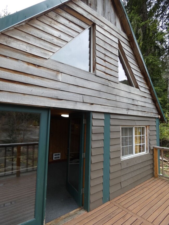 Building Photo - **Charming Cabin**