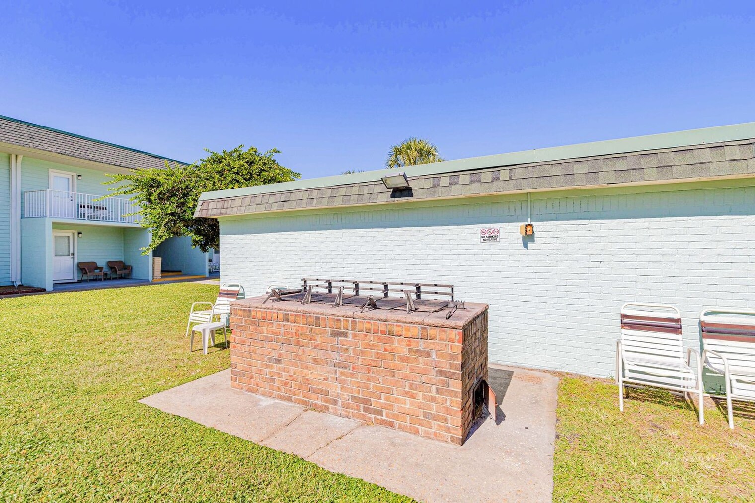 Building Photo - 885 Santa Rosa Blvd