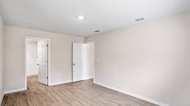 Building Photo - 432 NE Juanita Ct