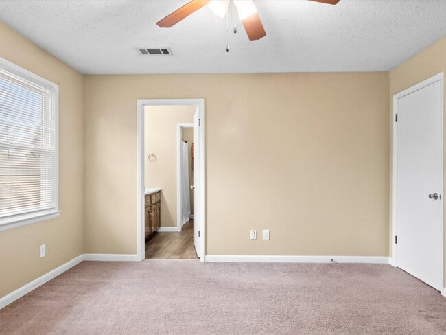 Building Photo - Nice, well-maintained home located on a quiet street in East Limestone.