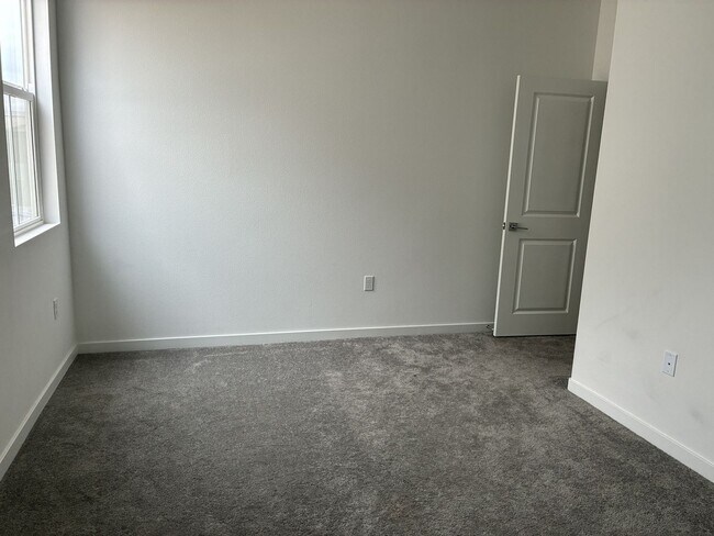 Building Photo - Spacious 4-Bedroom Single-Story Home with Large Backyard