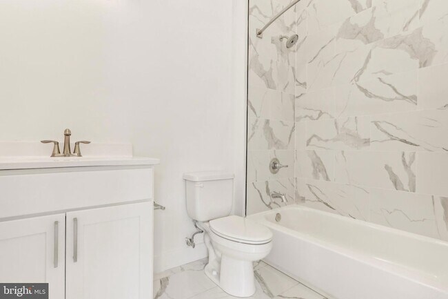 Building Photo - 3952 Lancaster Ave