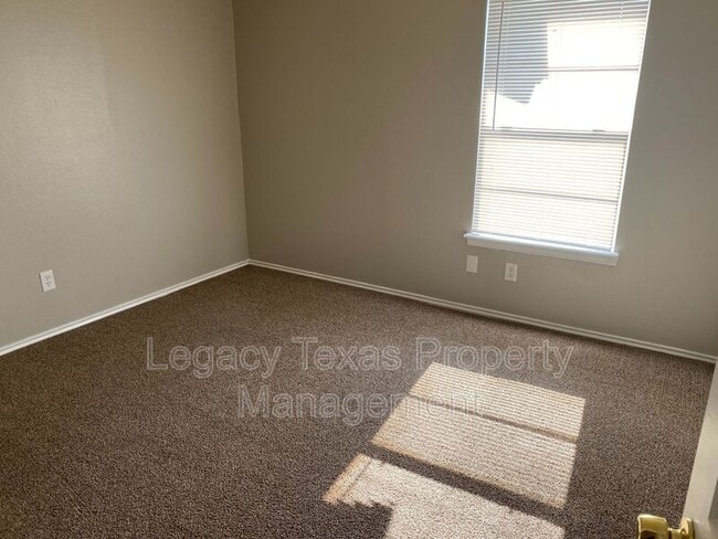 Building Photo - 1608 Sun Valley Dr