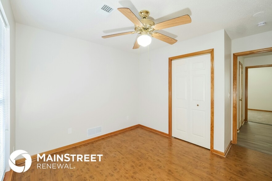 Building Photo - 315 E Elm St