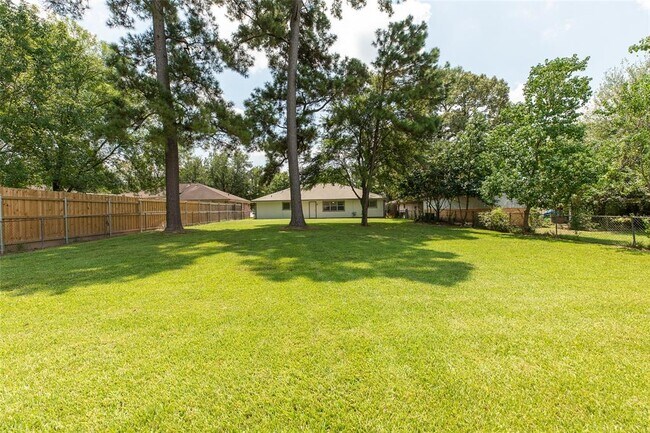 Building Photo - 2555 Halstead Dr
