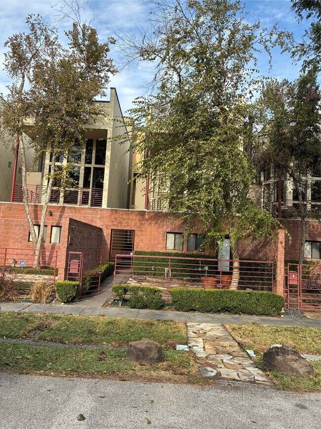 Building Photo - 6320 Haskell St