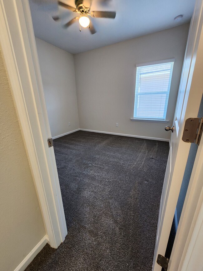 Building Photo - 285 Holly Forest Dr