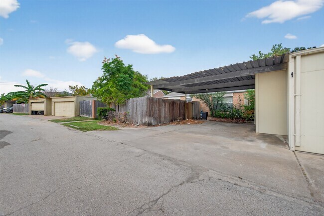 Building Photo - 10913 Bexley Dr